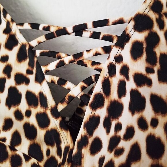 Torrid Wireless XO Triangle Swim Top Bikini Leopard Animal Cheetah Plus 2X $75 - Picture 11 of 16